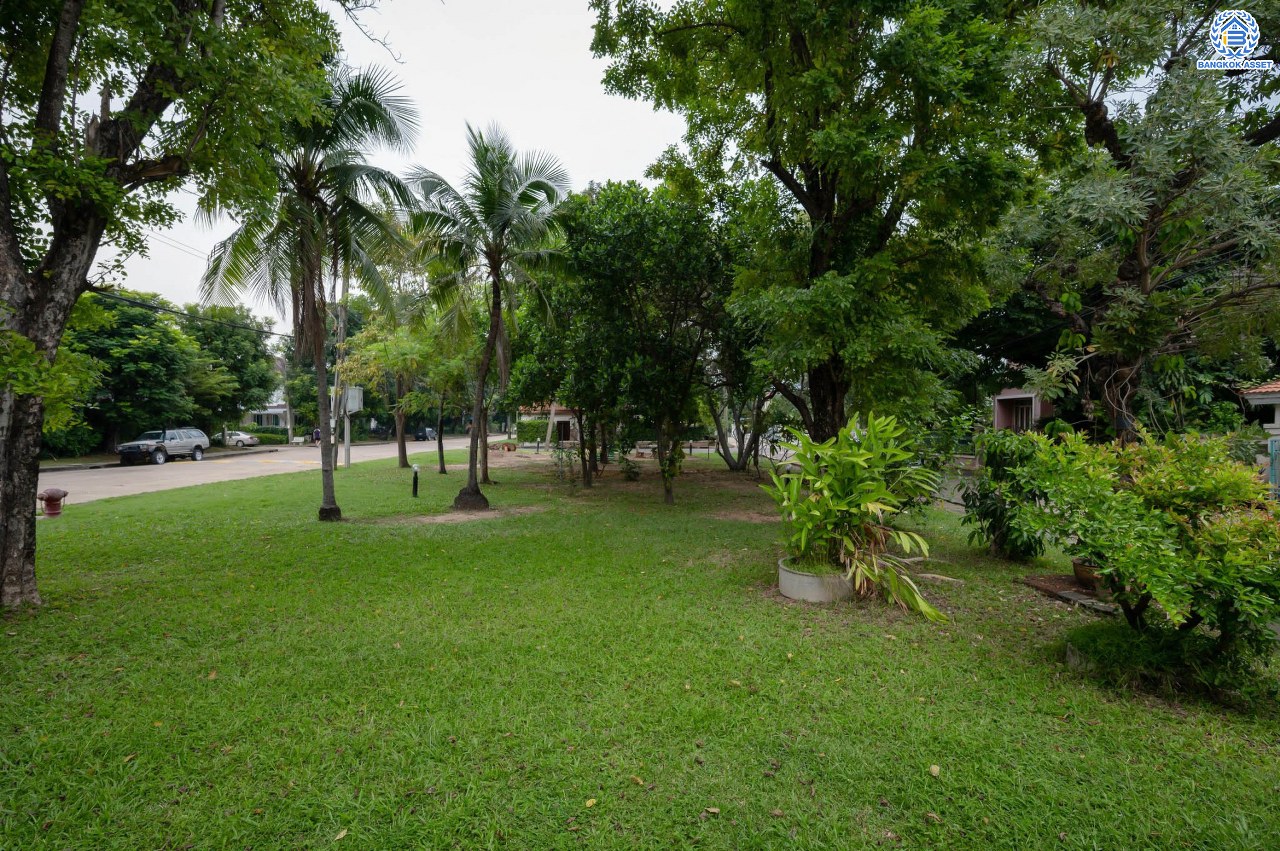 บ้านมือสองตกแต่งใหม่ โครงการ ชัยพฤกษ์ บางบัวทอง จากแบรนด์ LH หลังใหญ่กว่า 62.6 ตร.ว. ฟังก์ชัน 3 ห้องนอน 2 ห้องน้ำ จอดรถได้ 2 คัน พร้อม Facilities ครบครัน บนทำเลเดินทางสะดวก ติดถนนบางกรวย-ไทรน้อย ใกล้เซ็นทรัลเวสต์เกต และรถไฟฟ้าสายสีม่วง "สถานีบางพลู"...